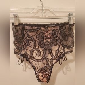 Victoria's Secret Dream Angels high waist thong taille haute undergarment.